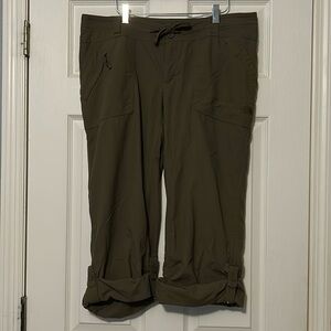 The North Face brown with stow away pocket capri/pants size 14